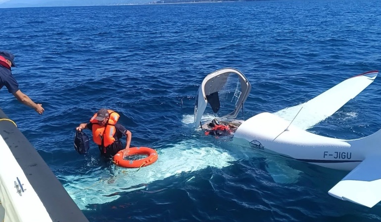 Rize Açıklarında Acil İniş Yapan Uçağın Pilot ve Yolcusuna Ulaşıldı