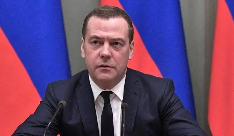 Medvedev’den Ukrayna ve NATO’ya Nükleer Tehdit