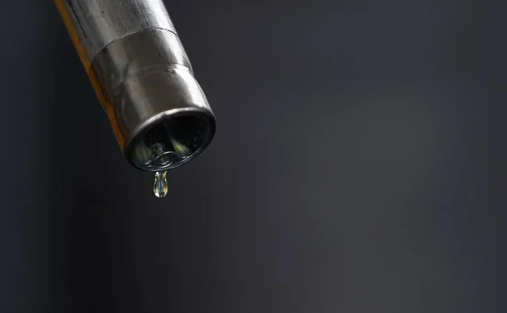 Brent petrolün varil fiyatı 104,44 dolardan işlem görüyor