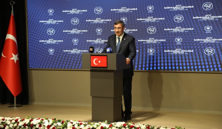Bağımlılıkla mücadele sempozyumu gerçekleşti, Yılmaz ailelere sunulan hizmetlerin kapsamının genişletileceğini duyurdu