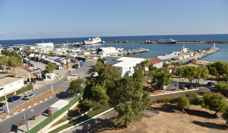 Girne açıklarında batan gemide kaybolan 13 kişiyi arama çalışmaları devam ediyor