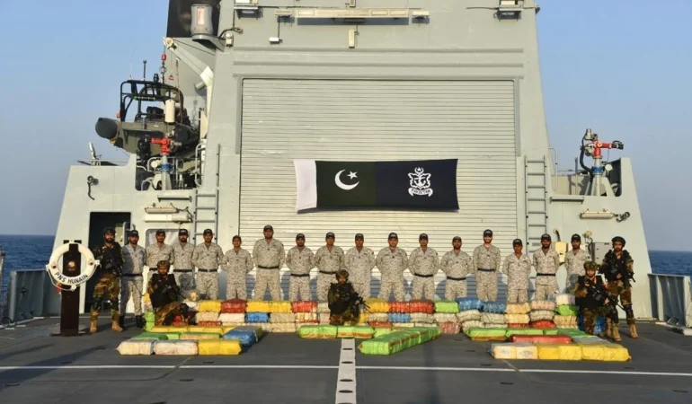 Pakistan donanması, Umman Denizi’nde 750 milyon dolarlık uyuşturucu ele geçirdi