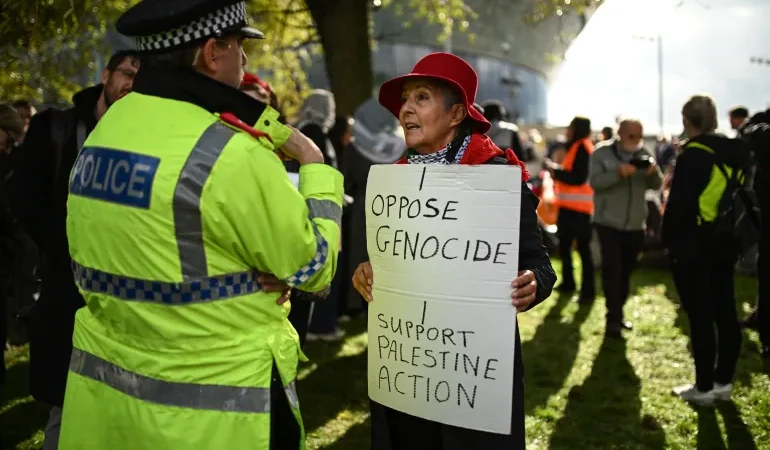 İngiltere dışişleri bakanı ed miliband, palestine action protestolarıyla karşılaştı