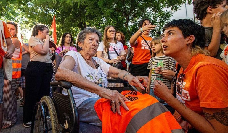 İspanya’da konut krizinin sembolü olan yaşlı kadın evine dönebilecek