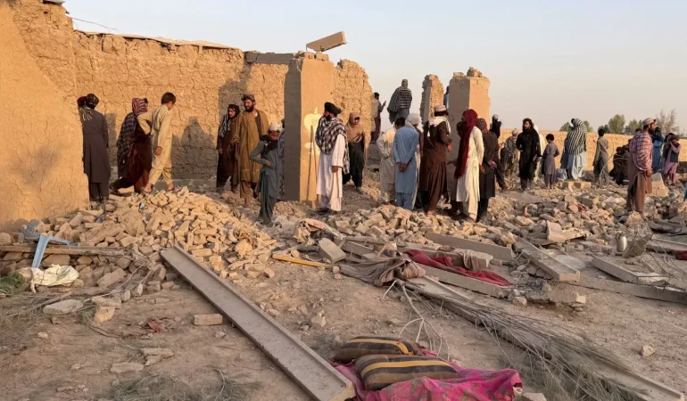 Pakistan’dan Afganistan’a hava saldırısıKarşılıklı can kaybı açıklamaları