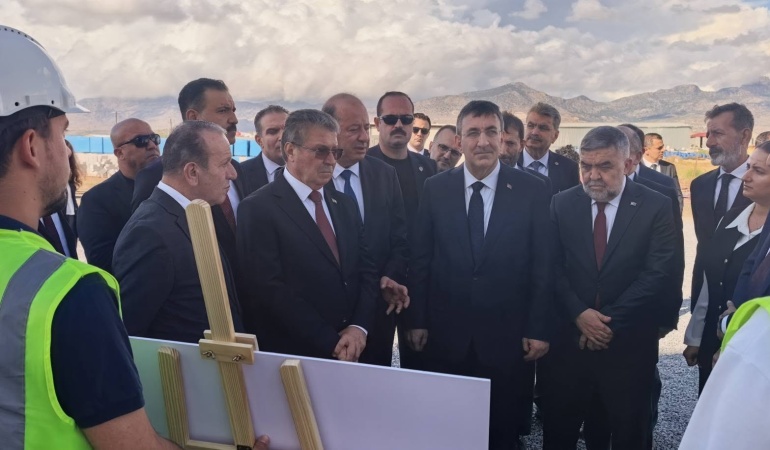 Üstel Ve Yılmaz Yeni Lefkoşa Hastanesi Şantiyesini Gezdi