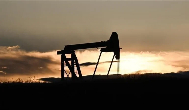 Brent petrolün varili 99,79 dolardan işlem görüyor