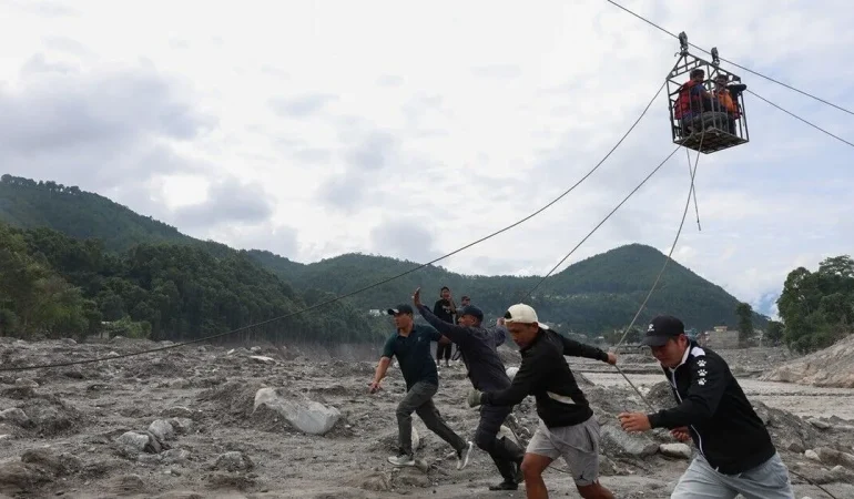 NEPAL’DE SEL FELAKETİNDE KAYBOLAN BİNLERCE KİŞİ İÇİN ARAMA KURTARMA ÇALIŞMALARI SONLANDIRILACAK