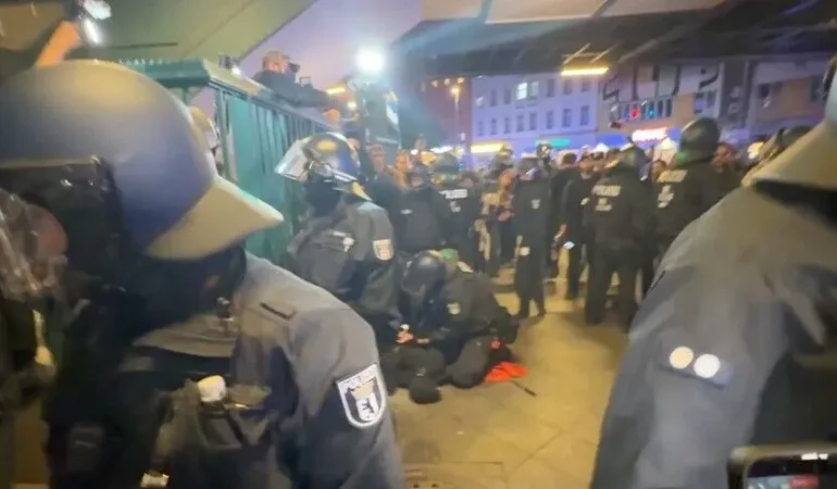 Berlin’de polis, Filistin’e destek gösterisine sert müdahale etti