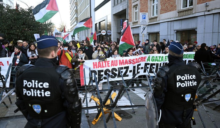 Fransa’da mahkeme, Filistin’e destek gösterisinin yasaklanması kararını askıya aldı