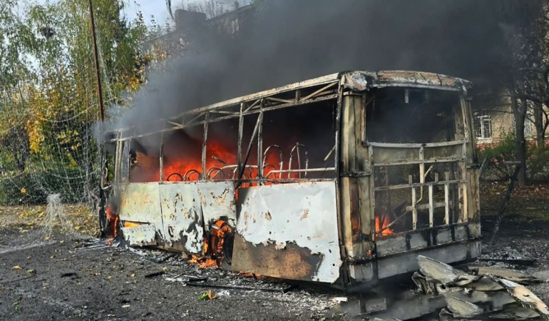RUSYA, UKRAYNA’DA OTOBÜSÜ HEDEF ALDI30 ÖLÜ, 18 YARALI VAR