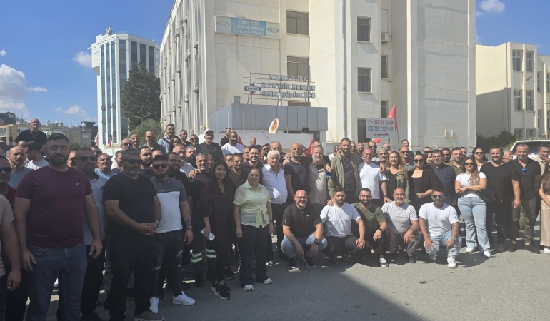 EL-SEN’İN GREVİ BEŞİNCİ GÜNÜNDE SÜRÜYORDÖRT SENDİKAYLA TOPLANTI YAPILACAK