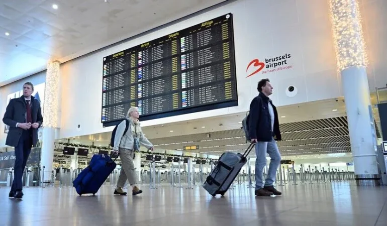 BELÇİKA’DA KEMER SIKMA POLİTİKALARINA KARŞI GREVUÇUŞLAR VE TOPLU ULAŞIM FELÇ OLDU