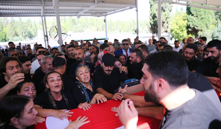 GİRNE AÇIKLARINDA BATAN GEMİDE YAŞAMINI YİTİREN İKİ KİŞİNİN CENAZELERİ ADANA VE HATAY’DA DEFNEDİLDİ