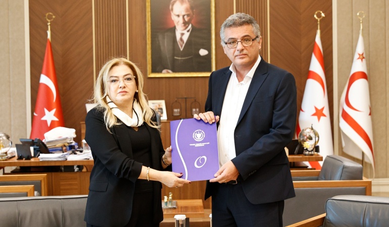 OMBUDSMAN İLKAN VAROL, 41’İNCİ DÖNEM RAPORUNU CUMHURBAŞKANI ERHÜRMAN’A SUNDU