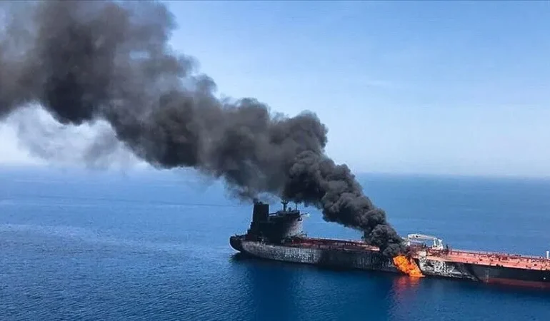 BASRA KÖRFEZİ’NDE PETROL TANKERİNE ROKETLİ SALDIRI DÜZENLENDİ