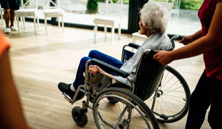 ALMANYA’DA YAŞLILAR YURDUNDA BIÇAKLI SALDIRI1 KİŞİ HAYATINI KAYBETTİ, 2 KİŞİ AĞIR YARALANDI