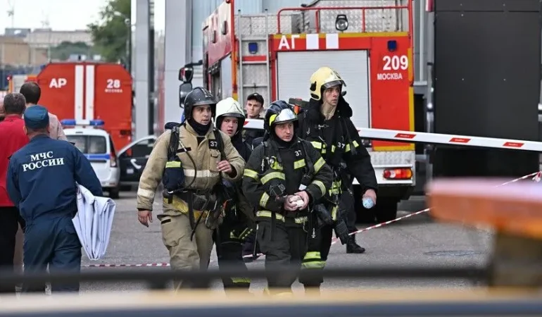 RUSYA’DA ST. PETERSBURG VE LENINGRAD BÖLGELERİNE İHA SALDIRISIPETROL TERMİNALİ VE VERİ MERKEZİ HEDEF ALINDI