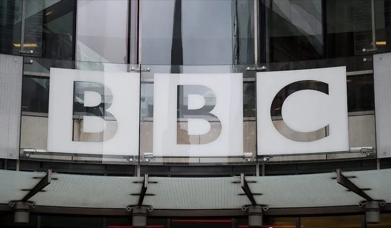 BBC tasarruf için 2 kanal ve 1 radyoyu kapatıp bazı çalışanları işten çıkaracağını duyurdu