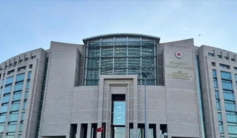 İSTANBUL MERKEZLİ FON SORUŞTURMASINDA 26 GÖZALTINUSRET ALTINBAŞ İÇİN YAKALAMA KARARI